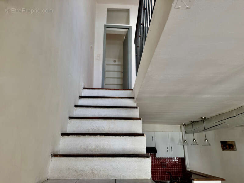 Maison de village 2 niveaux – Hameau calme Aix-en-Provence – Charme + Potentiel - photo 2