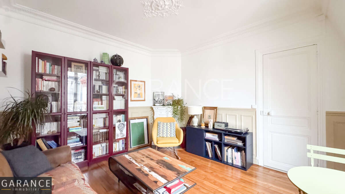 Appartement à PARIS-14E