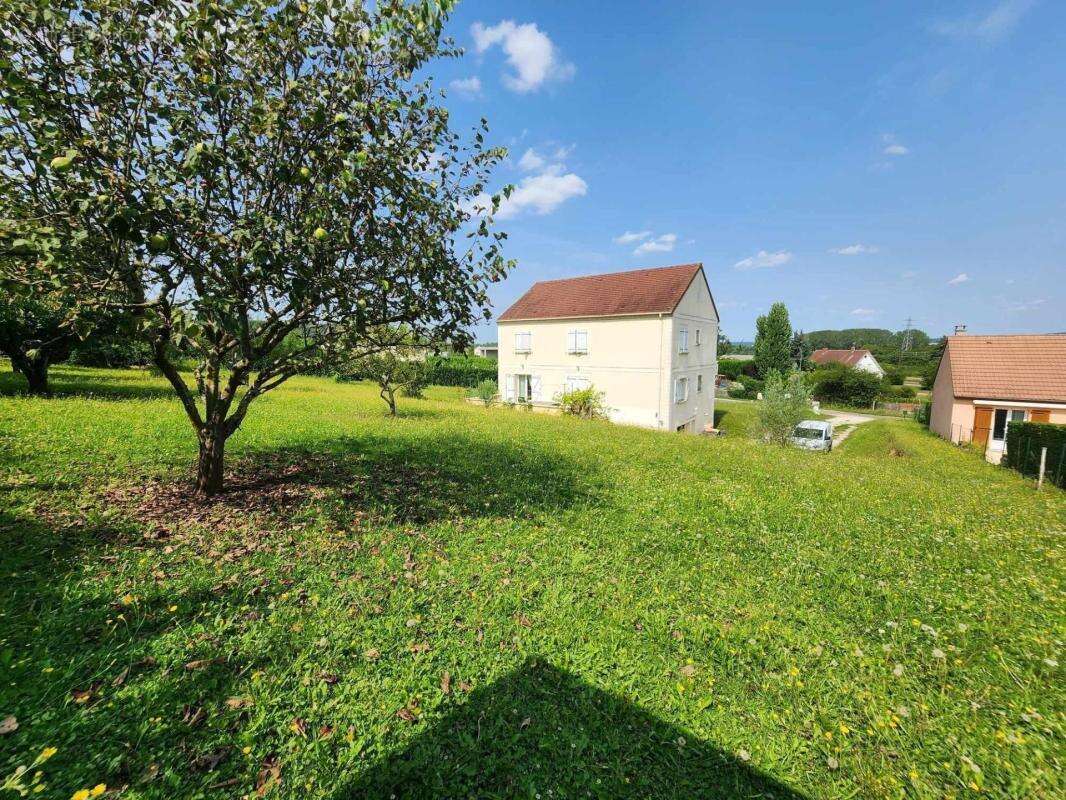 Maison à COURTOIS-SUR-YONNE