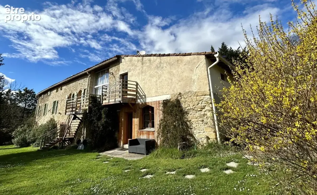Demeure de caractère avec fort potentiel - photo 1