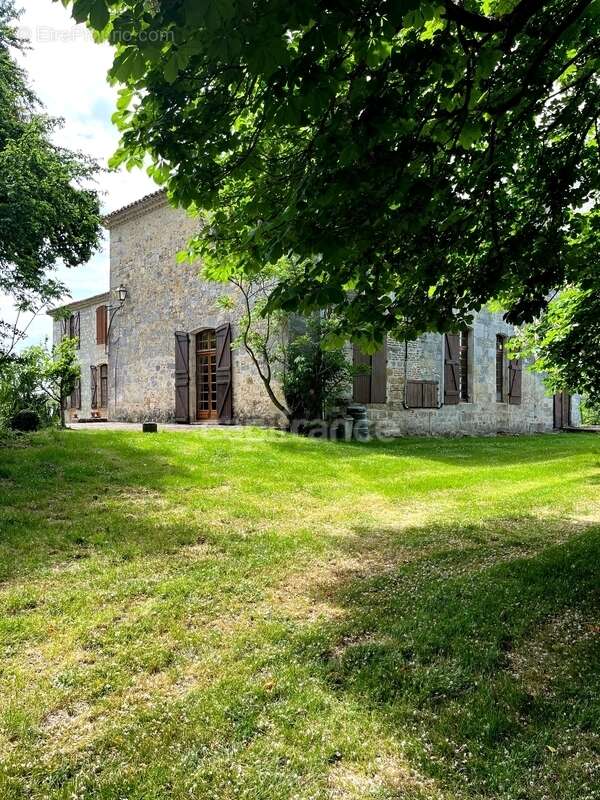 Maison à SAINT-CLAR