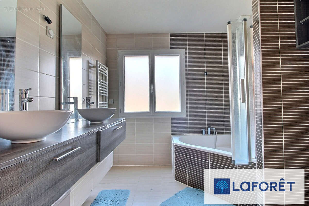 Maison à RIS-ORANGIS