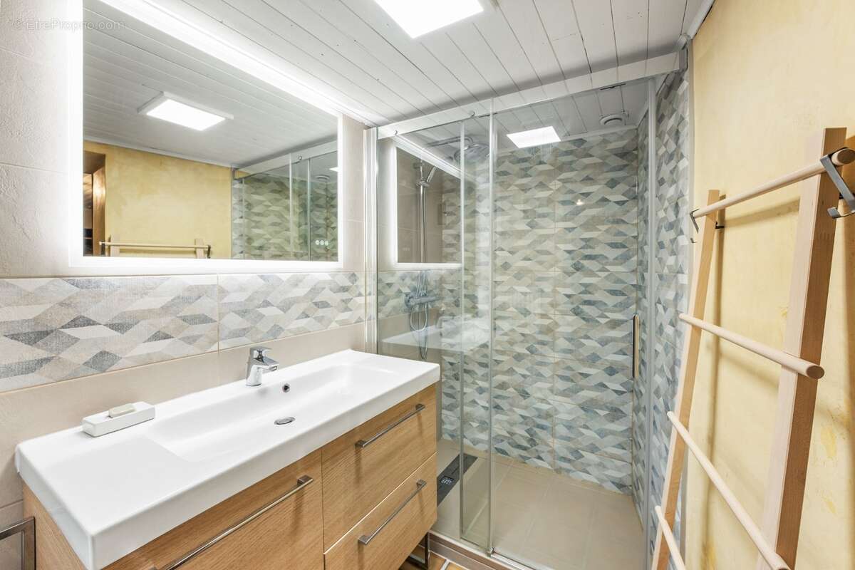 À VENDRE – Charmante ferme rénovée avec gîte indépendant et grange – Prévessin-Moëns - photo 16