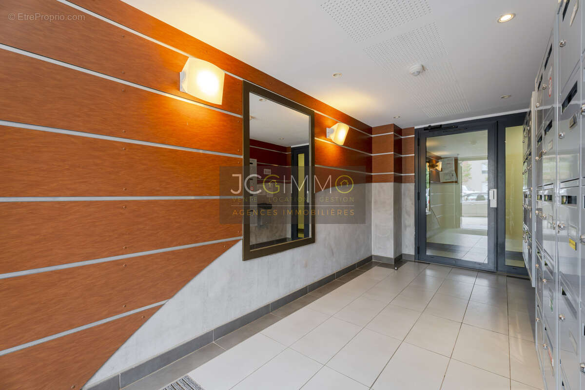 Cuers (les rayols/saint lazare/les bousquets) - appartement t3 - terrasse+ balcon - 2 places de parking - - photo 15