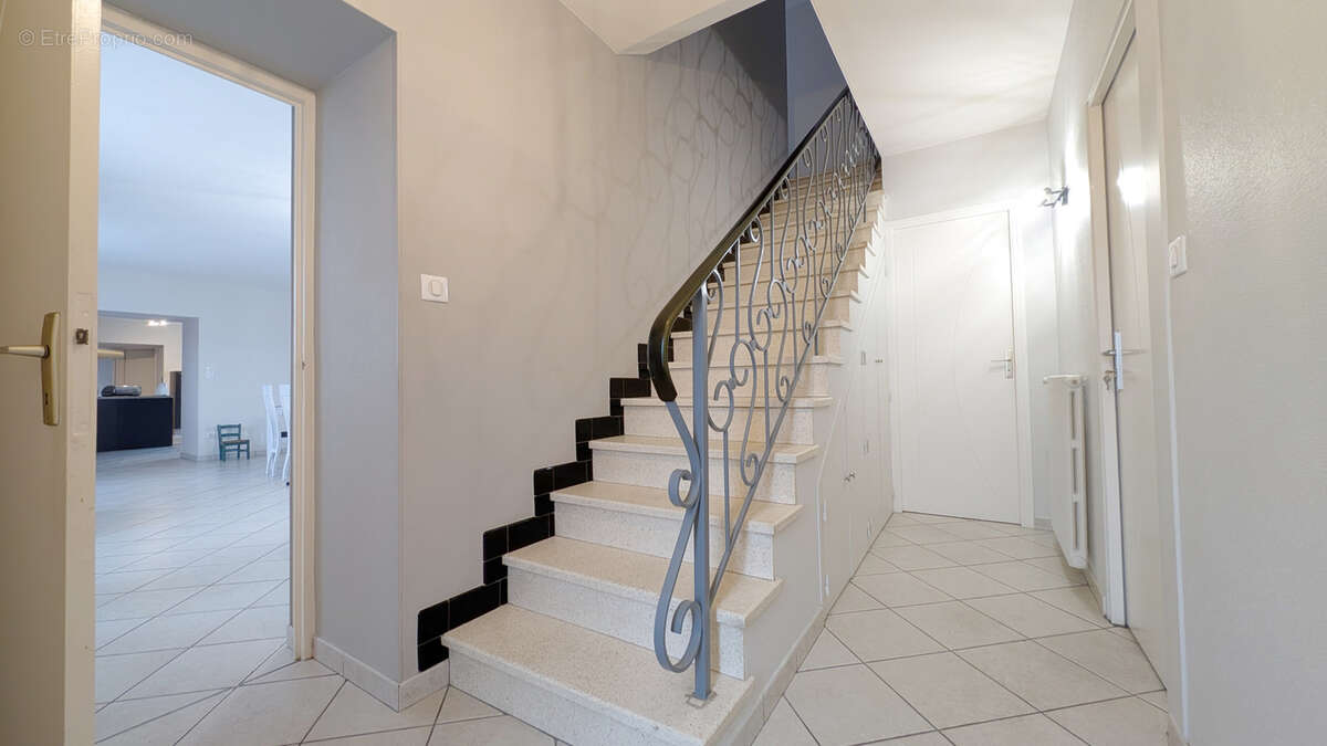 Maison à LES LANDES-GENUSSON