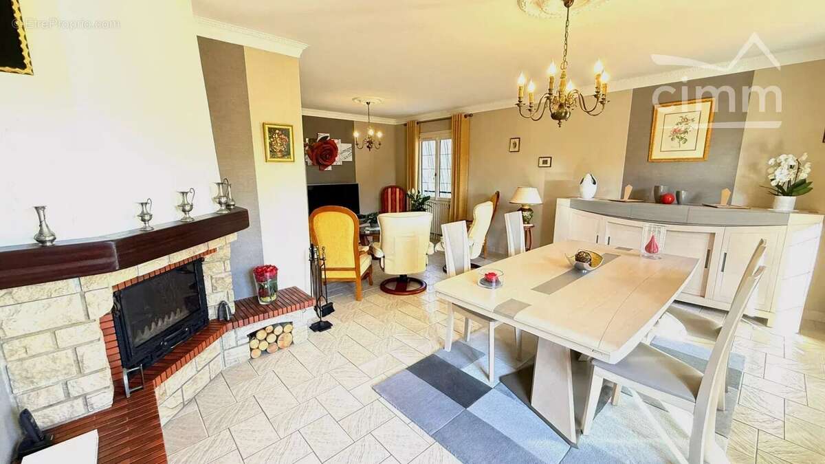 Maison à LA CHAPELLE-VENDOMOISE