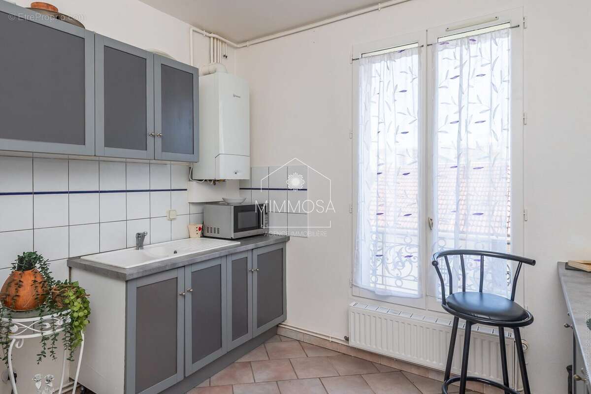 Appartement à LES PAVILLONS-SOUS-BOIS
