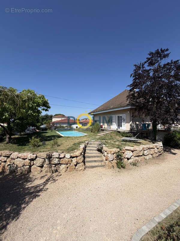 Maison à MONTROND-LES-BAINS