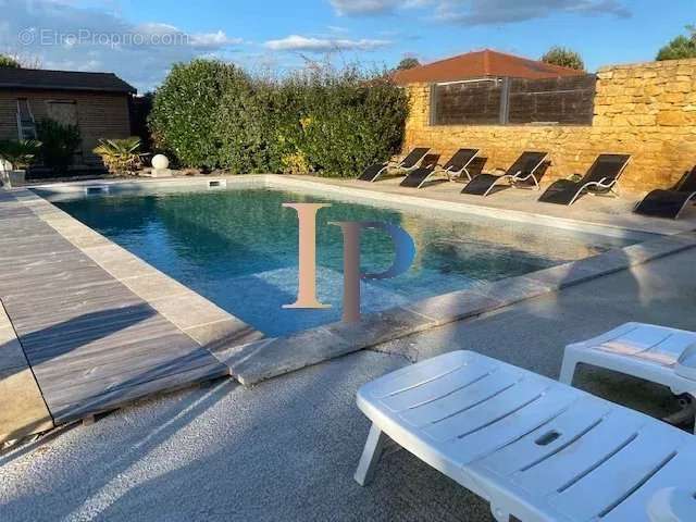 Maison à POUILLY-SOUS-CHARLIEU