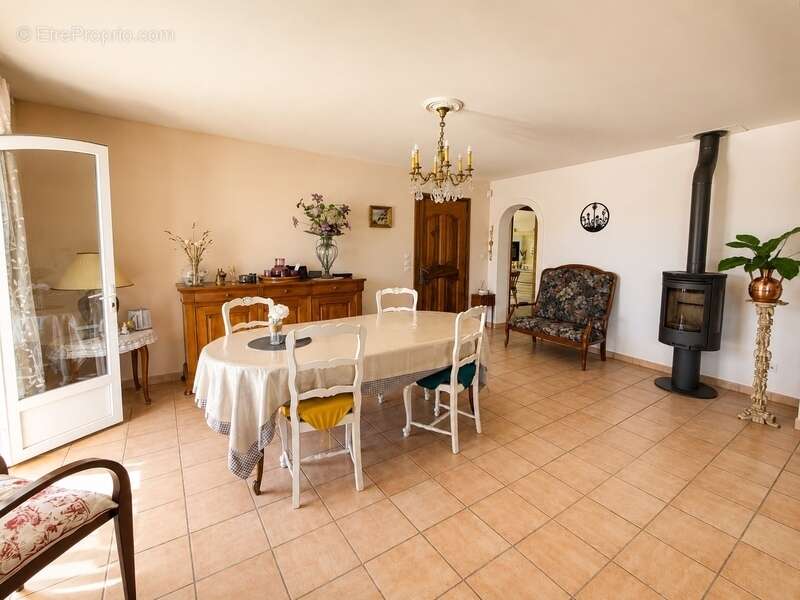 Maison à vendre 6 pièces 130 m2, dépendance, piscine, jardin  LAURIS (84) - photo 10