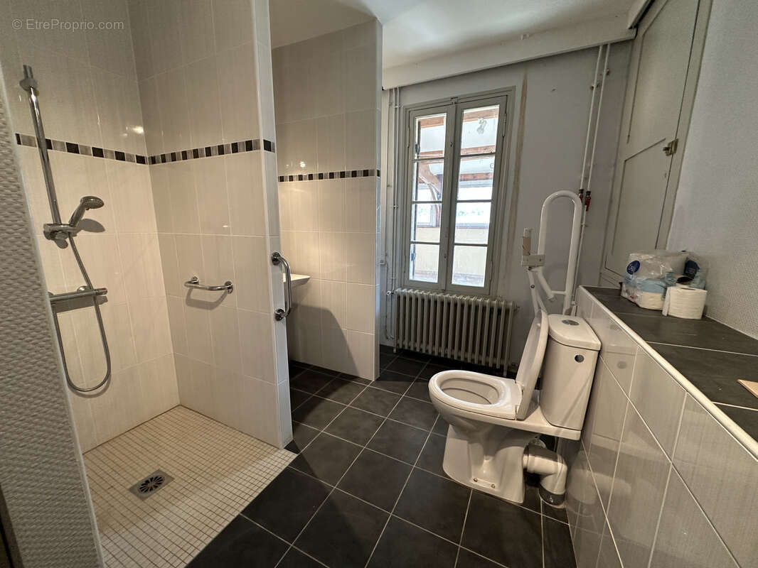 Maison à LA ROCHE-CHALAIS