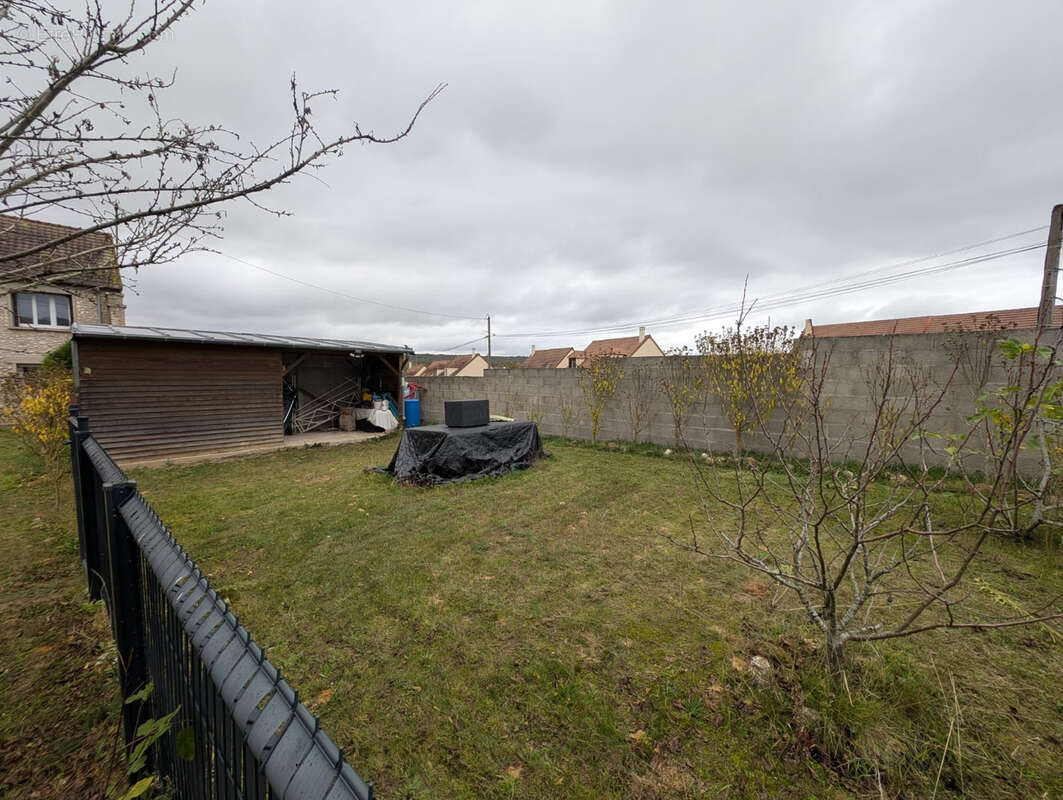 Maison à D'HUISON-LONGUEVILLE