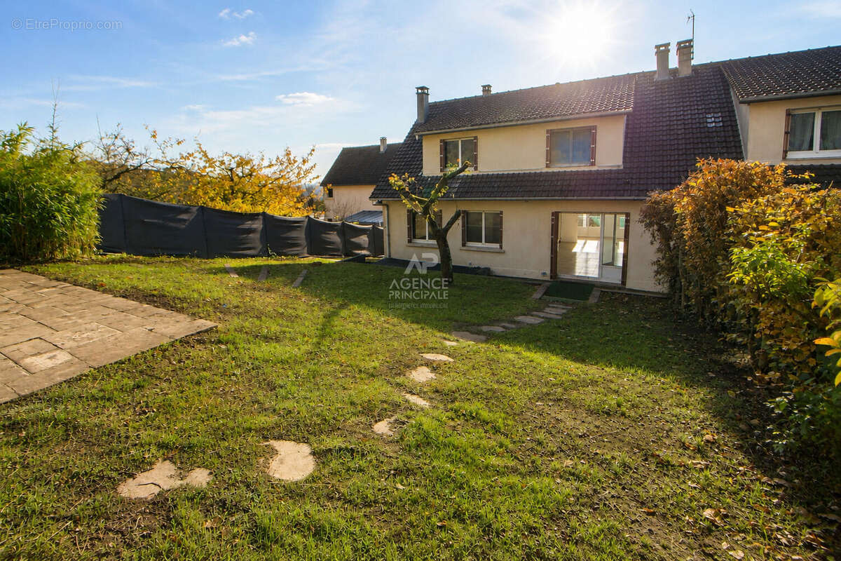 Maison à CHANTELOUP-LES-VIGNES