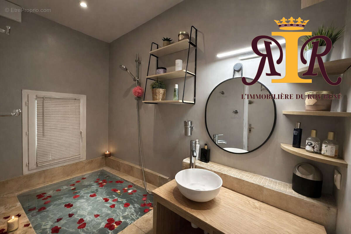 bain romain en travertin - Appartement à PERTUIS