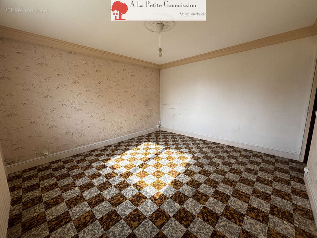 Maison à BERCHERES-LES-PIERRES