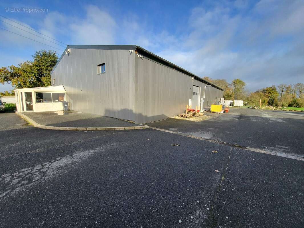 Commerce à ANGERVILLE-L&#039;ORCHER