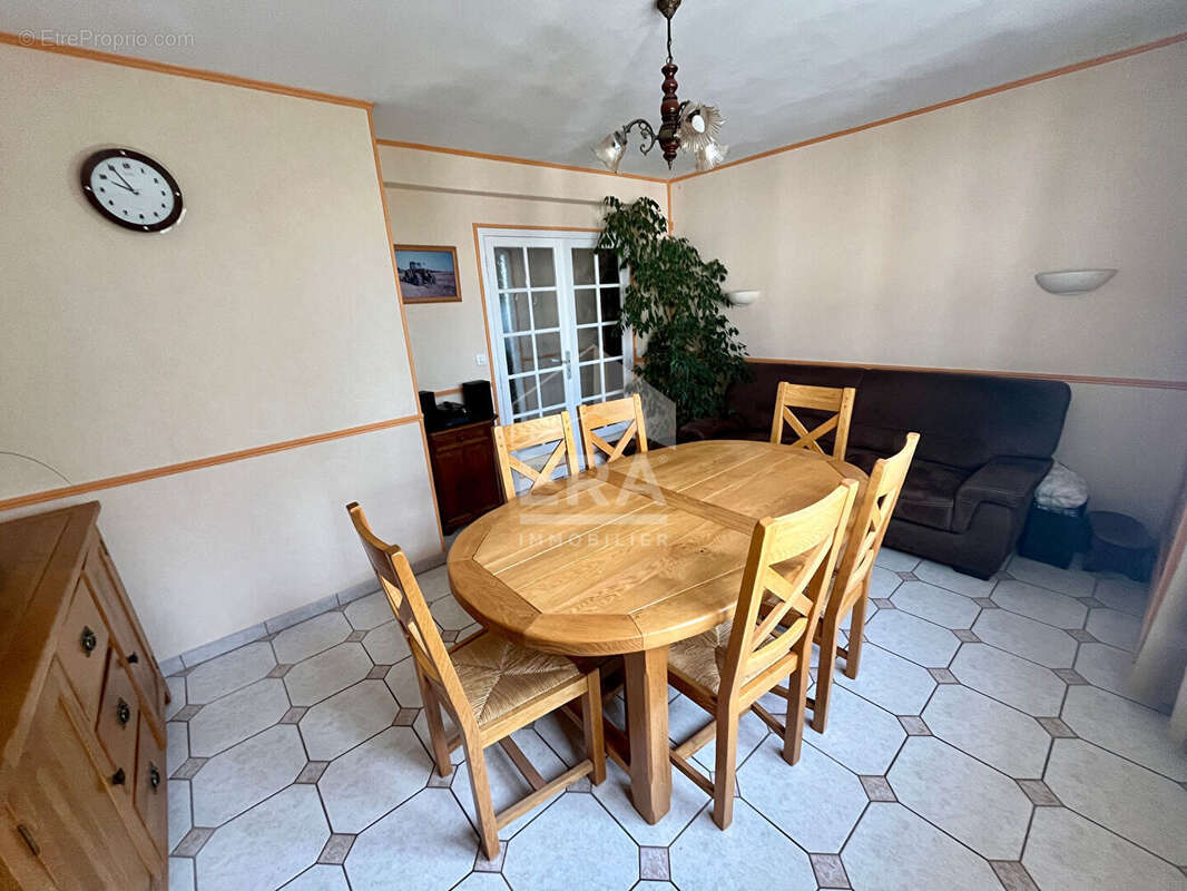 Appartement à LES CLAYES-SOUS-BOIS