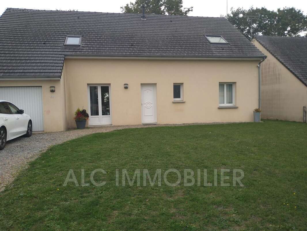 Maison à SAINT-CALAIS-DU-DESERT