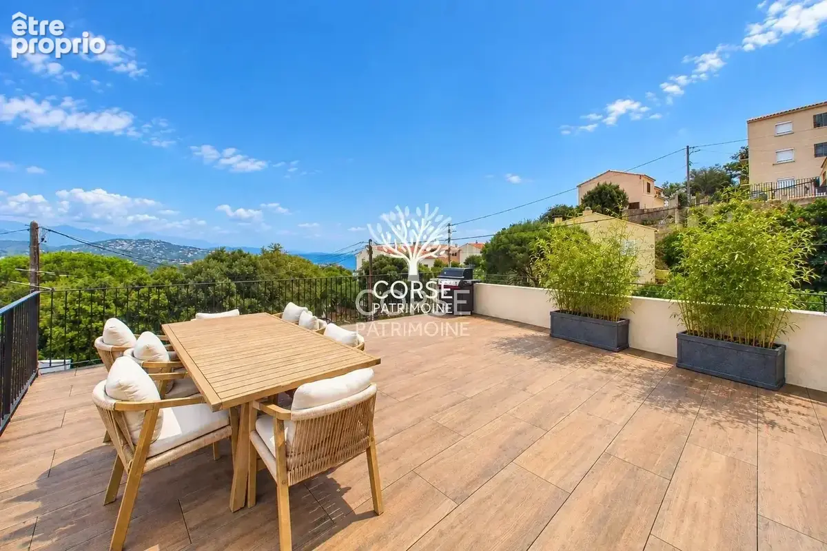 Appartement T4 de standing, coeur de ville avec terrasse de 50 m2 - photo 1