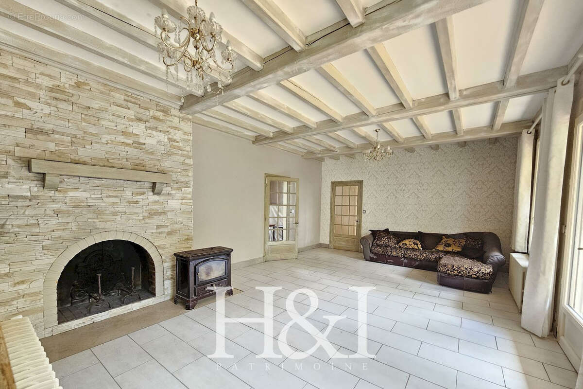 Maison à BONNEUIL-MATOURS