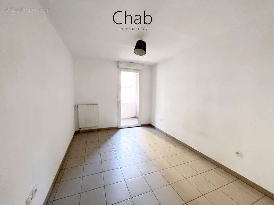 Appartement à MARSEILLE-4E