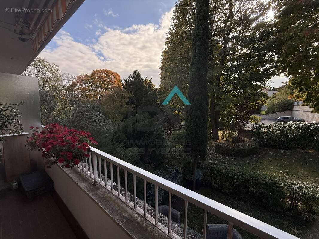 Appartement à LE MESNIL-LE-ROI