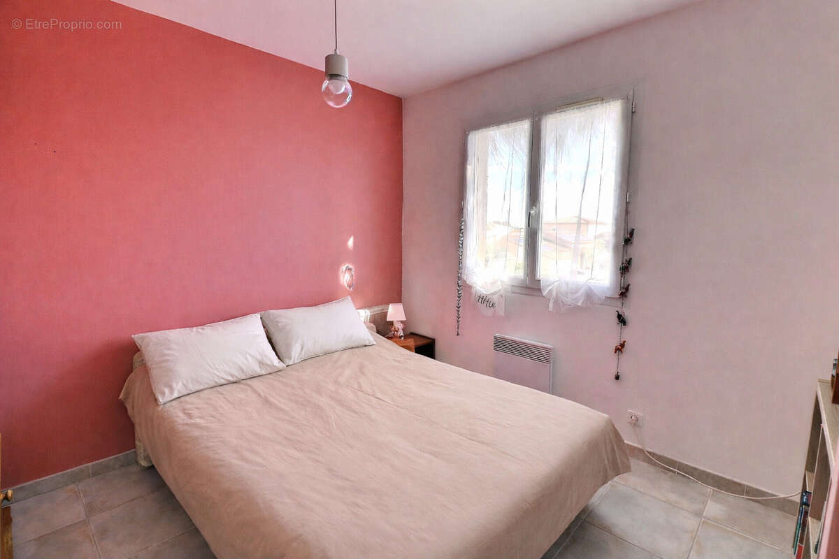 Maison à SAINT-LAURENT-D'AIGOUZE