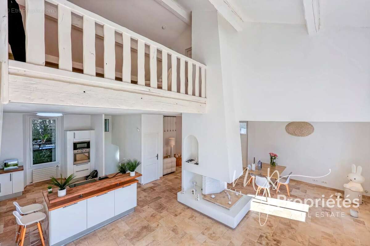 Maison à BORMES-LES-MIMOSAS