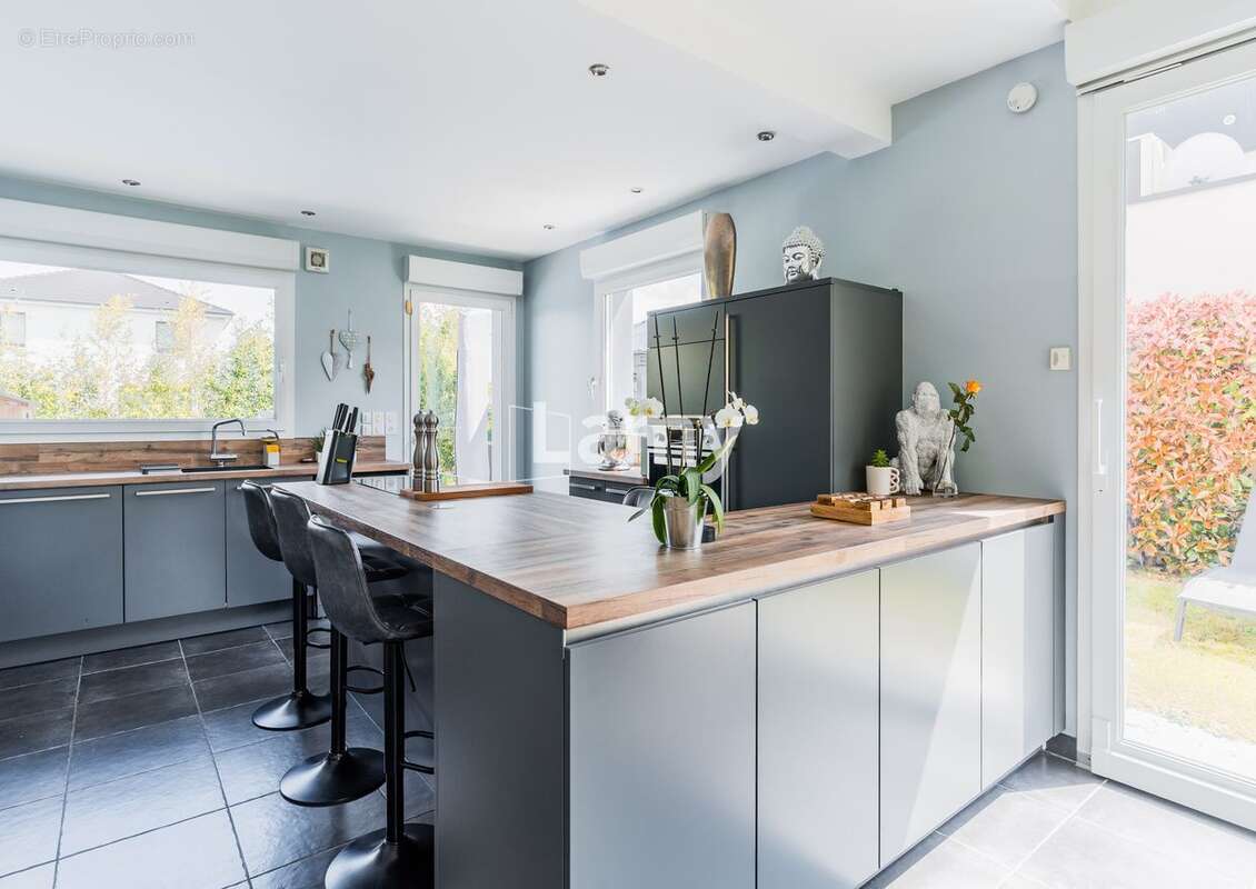 Maison à COIN-LES-CUVRY