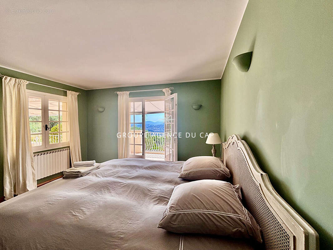 À vendre villa beaux volumes 6 chambres vue mer sud-ouest parkings aux issambres - photo 15