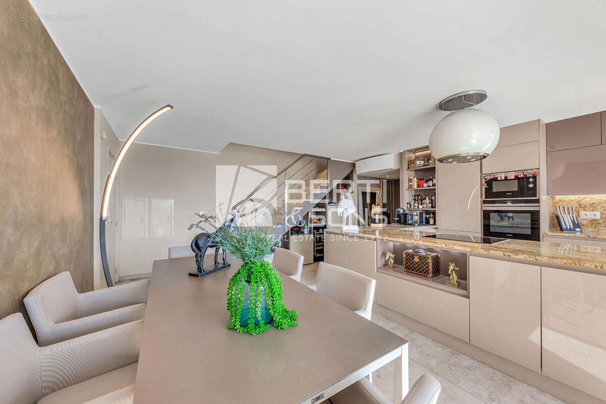 Appartement à MANDELIEU-LA-NAPOULE