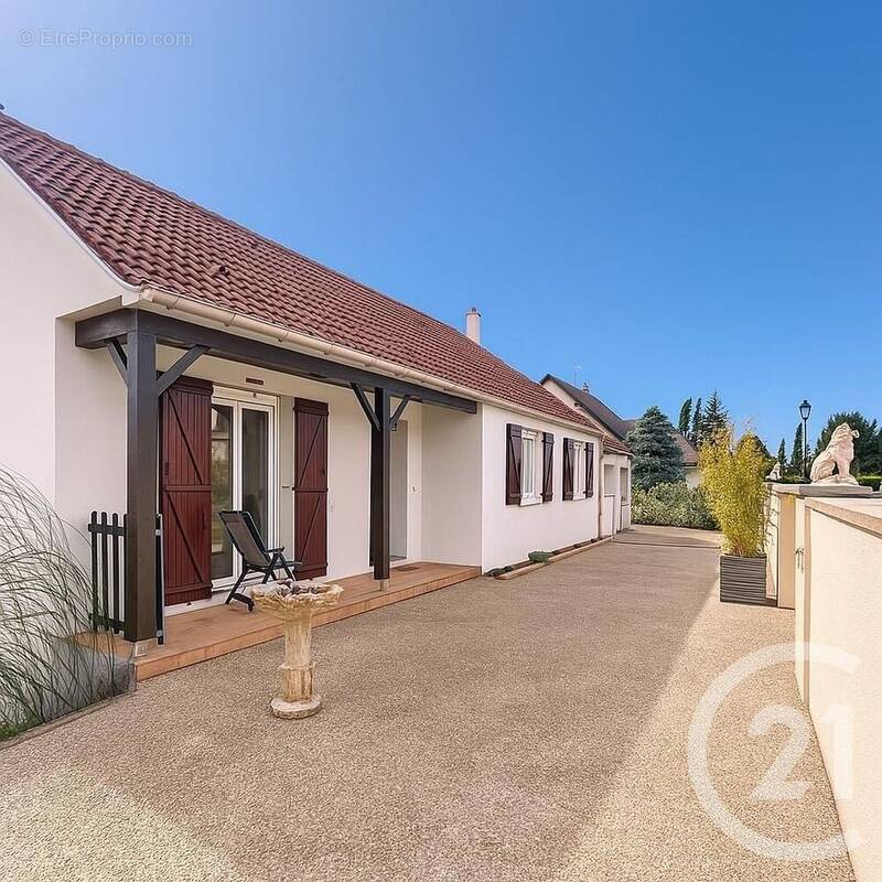 Maison à MONTMORT-LUCY