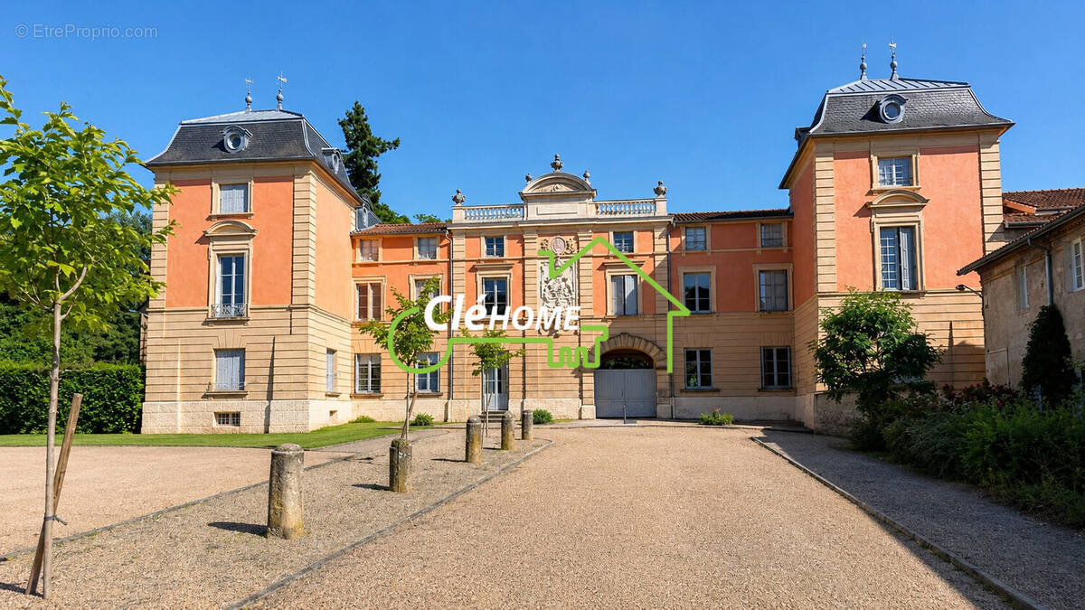 Appartement à EVEUX