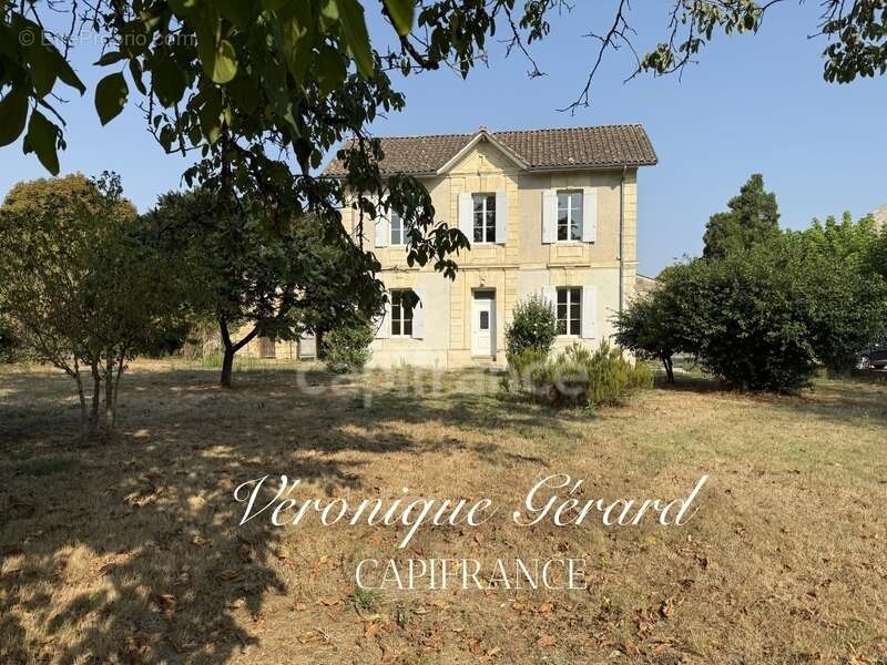 Maison à PETIT-PALAIS-ET-CORNEMPS