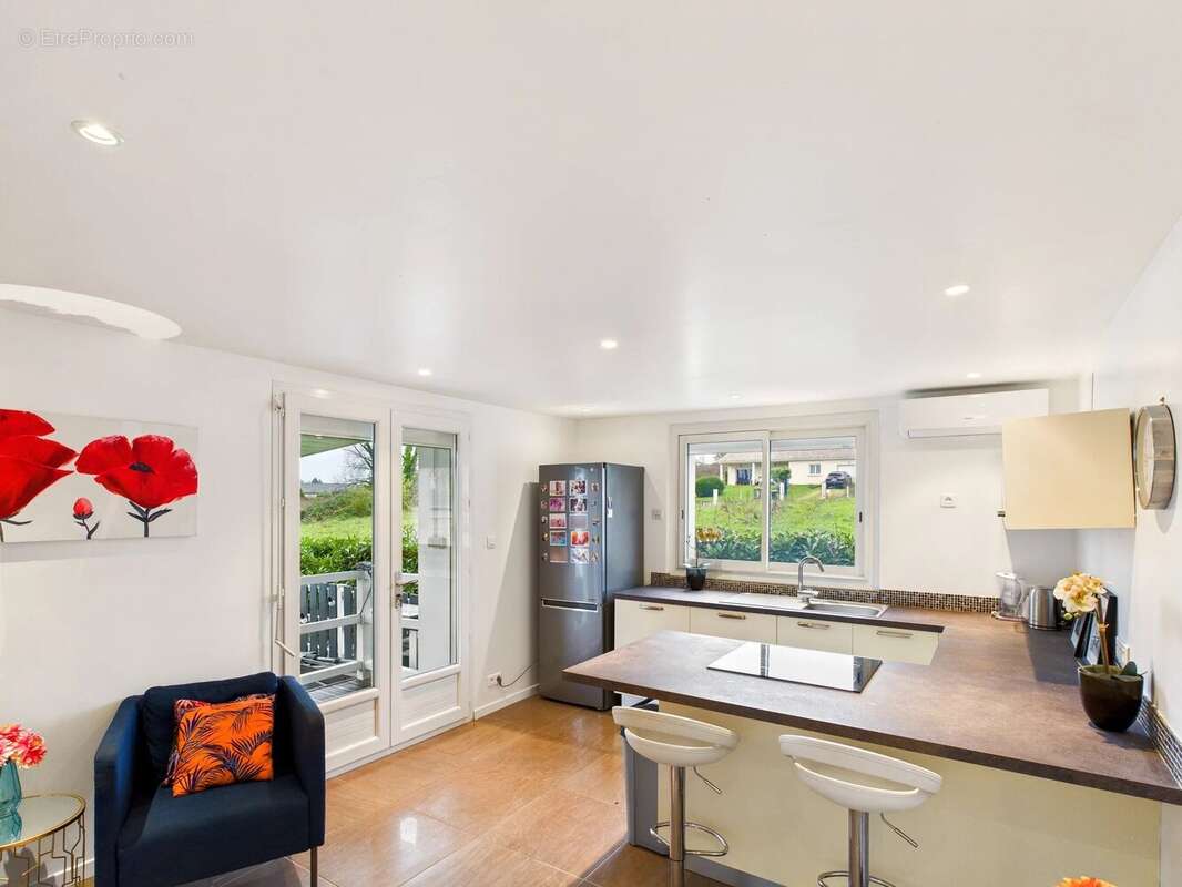 Belle Maison Présentée avec Appartement d’Amis, Piscine et Jardin Clos - photo 16