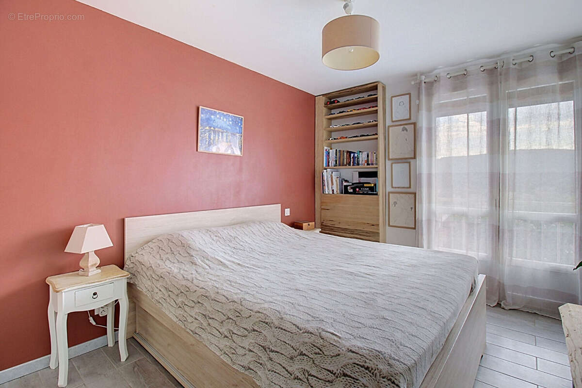 A VENDRE EN EXCLUSIVITÉ - DRAGUIGNAN : Appartement T5 - 3 chambres de 92 m² et 2 balcons + cave - photo 8