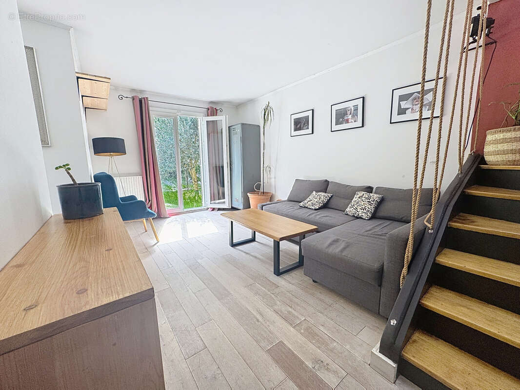 Maison à SAINT-GENIS-LAVAL