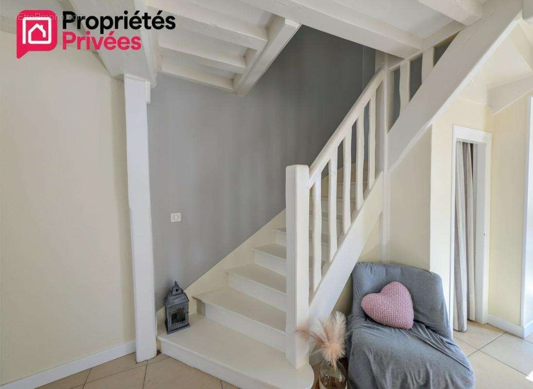 Maison ancienne 138m2 4 chambres grand garage 74m2 Jardin clos 625m2 345000FAI - photo 5