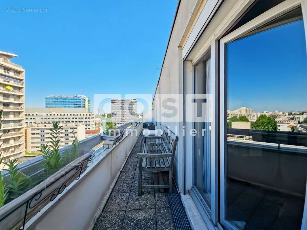 Appartement à COURBEVOIE