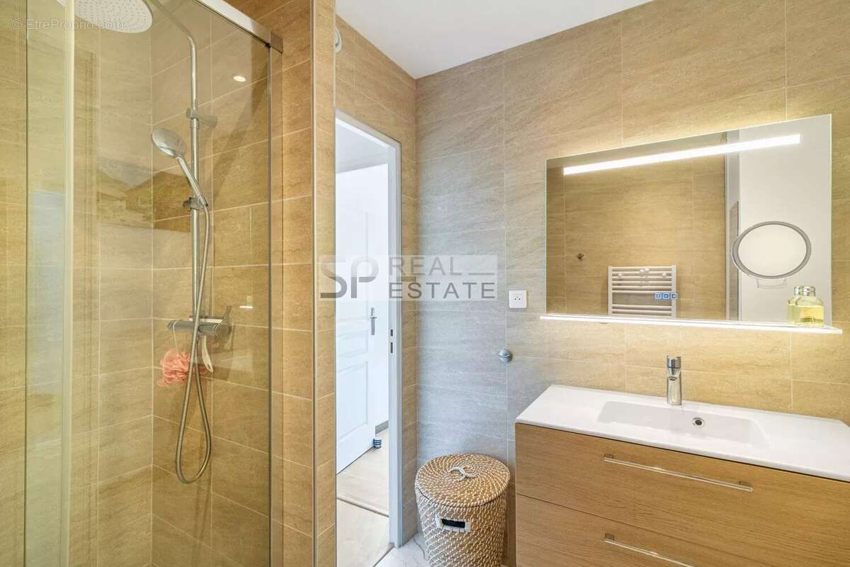 Appartement à LE CANNET