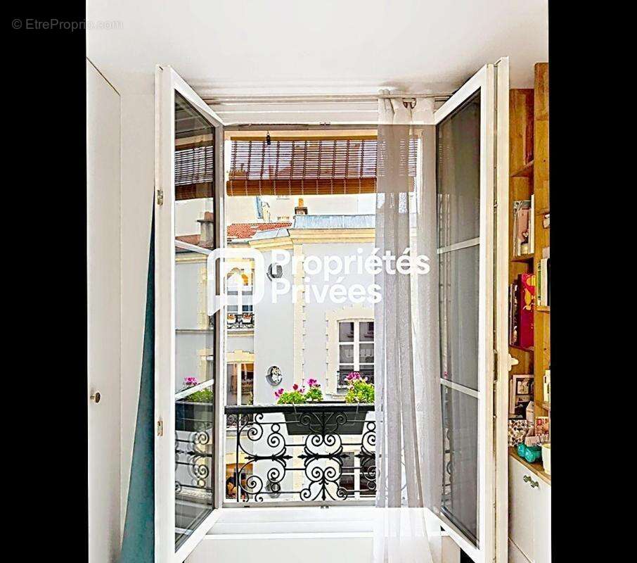 75011 - COUP DE COEUR - Studio rénové + meublé - Quartier Charonne - photo 3