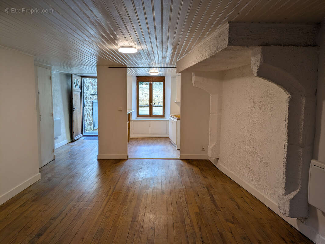 Maison à DAVEZIEUX