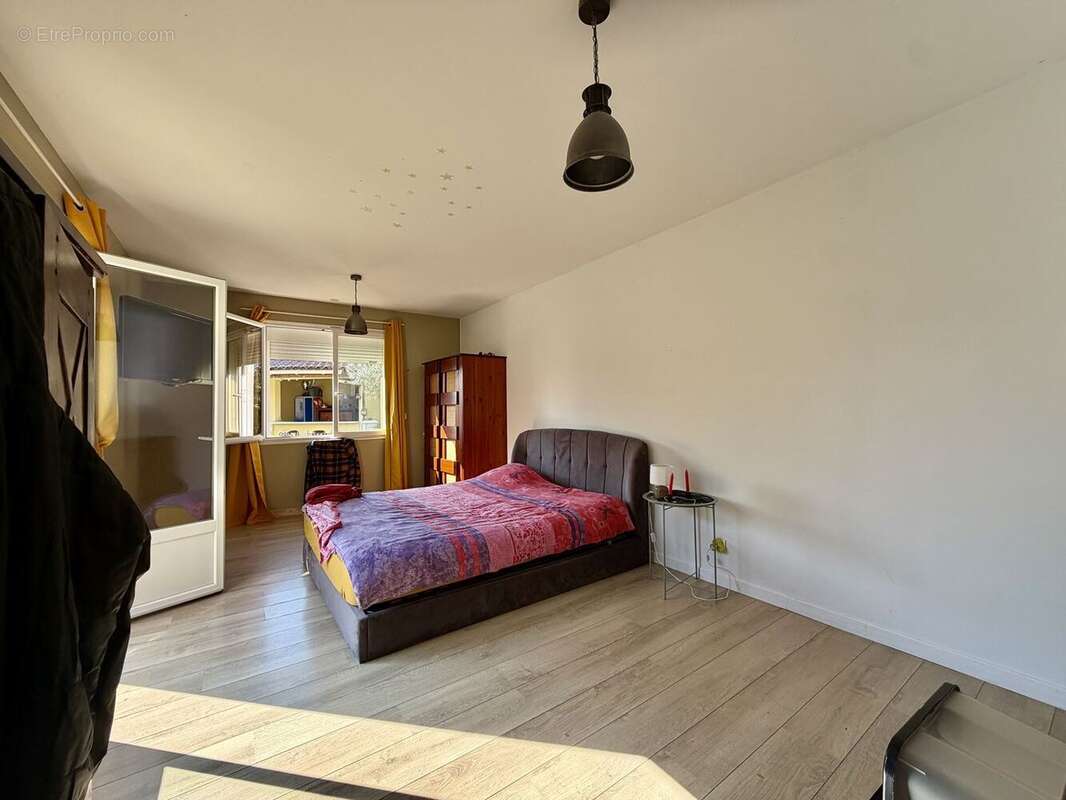 Maison à LA SALVETAT-SAINT-GILLES