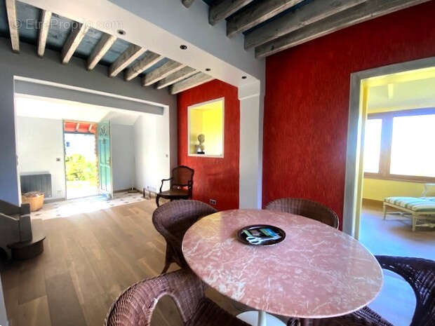 Maison de charme de 79,21 m2 habitables et de 88 m2 au sol avec cheminee, dependance/serre de 12m2 et jardin - photo 7