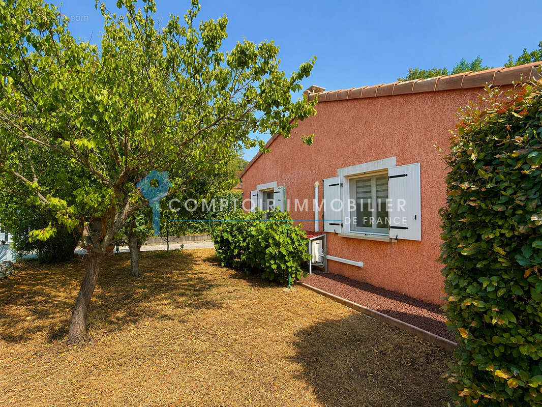 Villa de plain-pied de 97 m2 avec garage, terrasse couverte et terrain clos de 770 m2   Vallon-Pont-d'Arc - photo 18