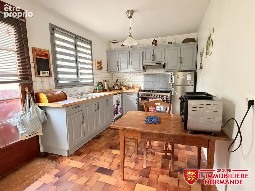 Maison familiale avec sous-sol complet et jardin arboré - photo 7