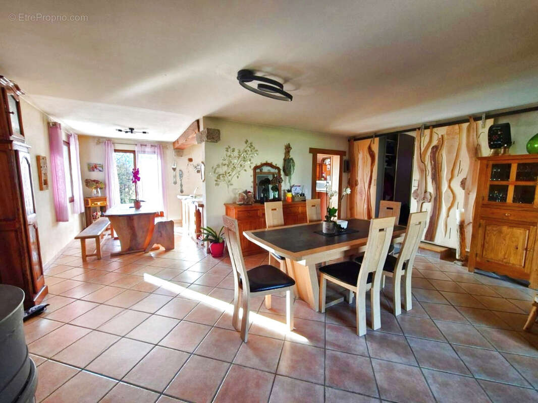 Maison à SCIENTRIER