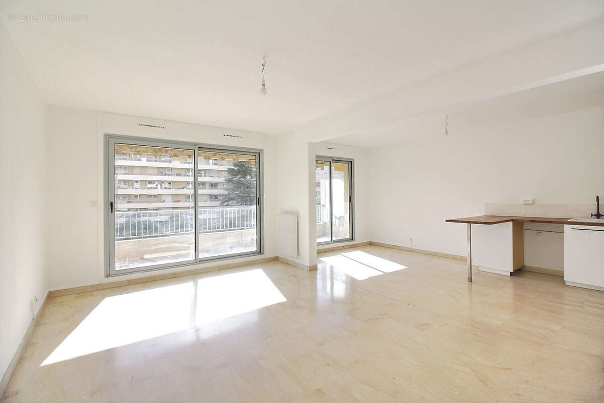 Appartement à MARSEILLE-5E
