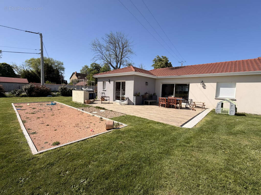 Maison à ESPINASSE-VOZELLE