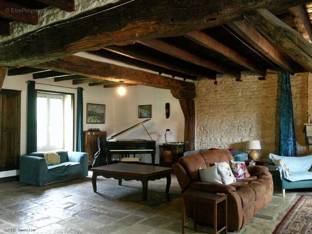 Maison à CHEF-BOUTONNE